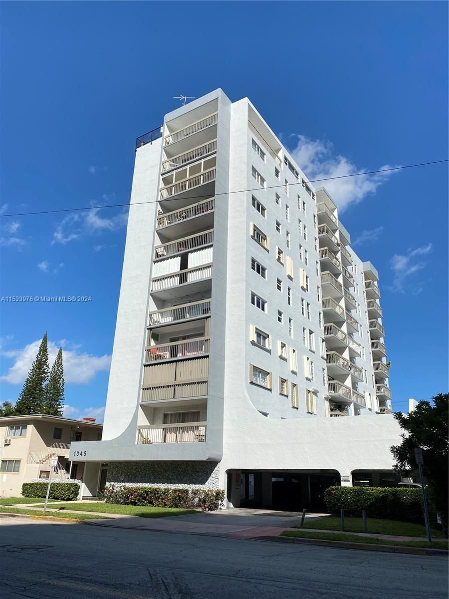 Real estate property located at 1345 West Ave #202, Miami-Dade County, GOLDEN WEST CONDO, Miami Beach, FL