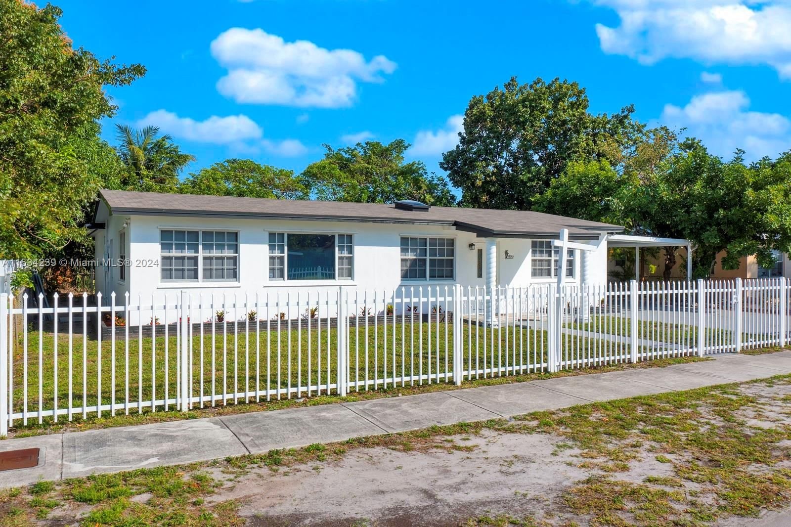 Real estate property located at 18045 2nd Pl, Miami-Dade County, NORTH RIDGE, Miami Gardens, FL