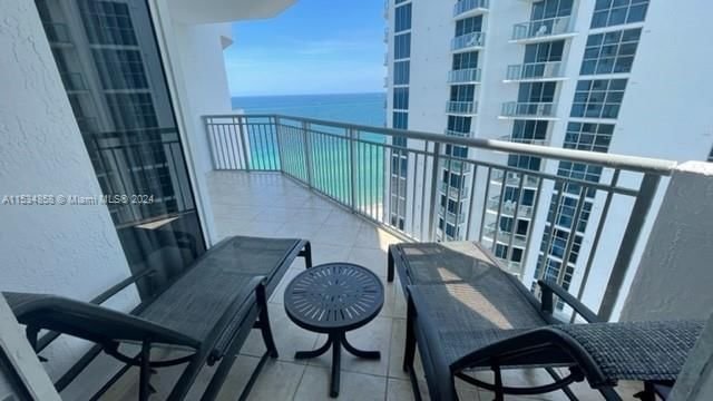 Real estate property located at 17375 Collins Ave #2105, Miami-Dade County, OCEAN POINT BEACH CLUB CO, Sunny Isles Beach, FL