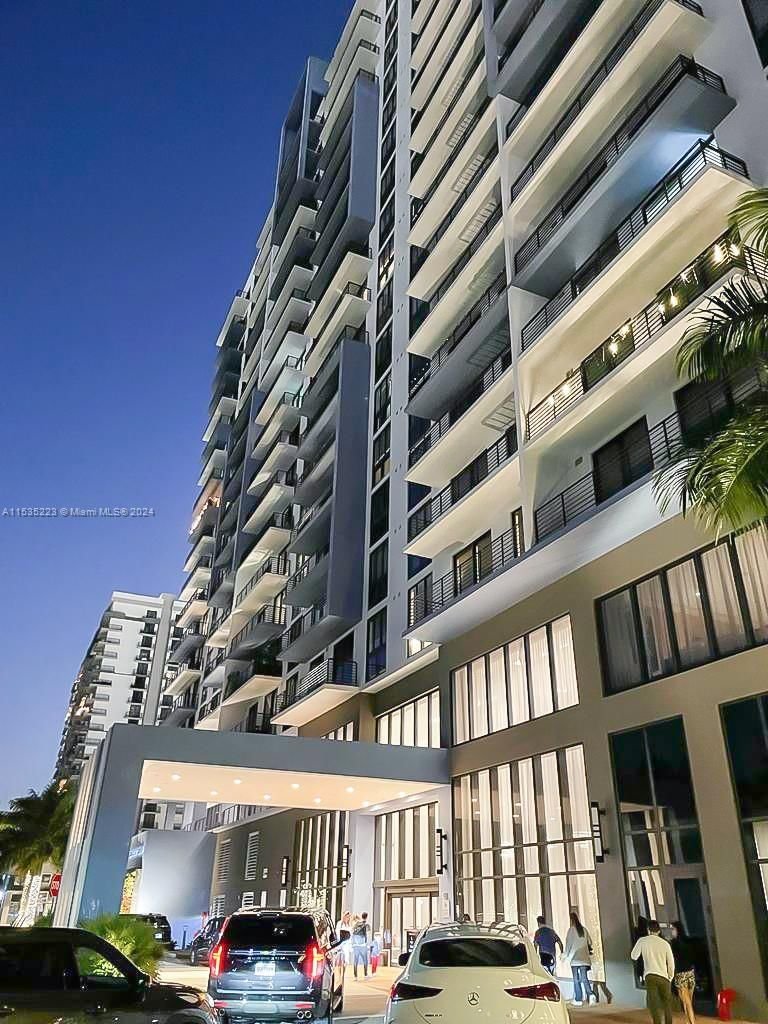 Real estate property located at 5350 84th Ave #1704, Miami-Dade County, 5350 PARK CONDO, Doral, FL