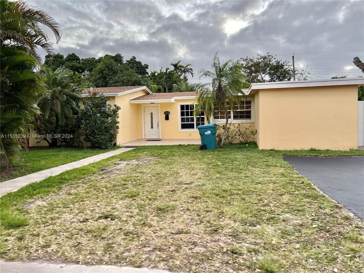 Real estate property located at 19622 12th Pl, Miami-Dade County, IVES ESTATES SEC 1, Miami, FL
