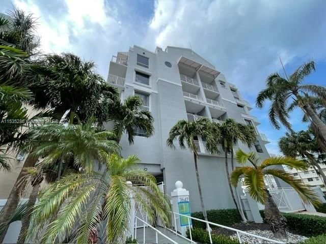 Real estate property located at 2642 Collins Ave #505, Miami-Dade County, CAPOMAR CONDO, Miami Beach, FL