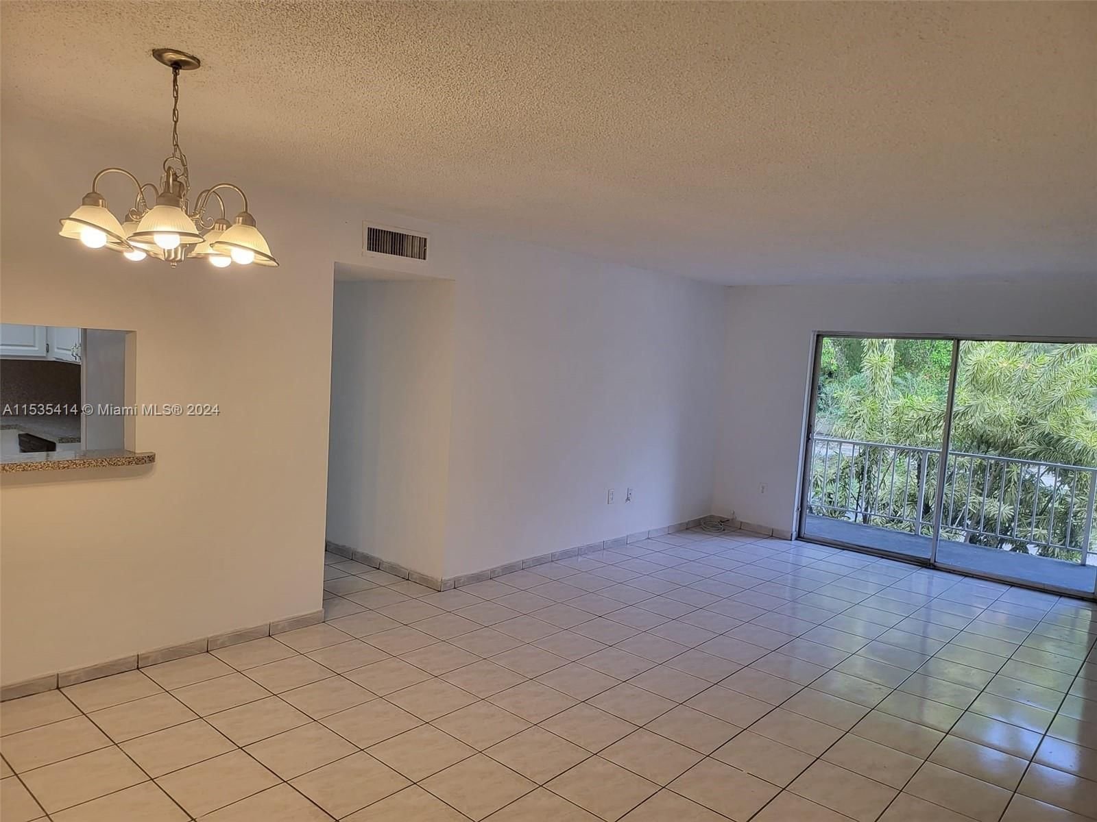 Real estate property located at 13700 62nd St #207, Miami-Dade County, KENDALL HEIGHTS CONDO, Miami, FL