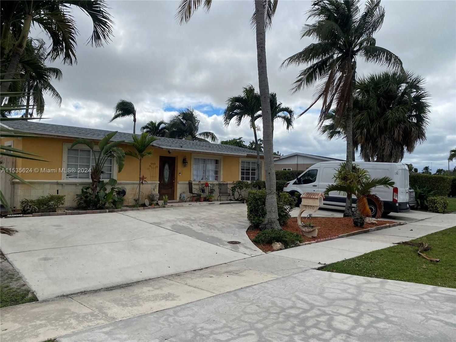 Real estate property located at 8520 177th St, Miami-Dade County, PALM SPRINGS NORTH SEC T, Hialeah, FL