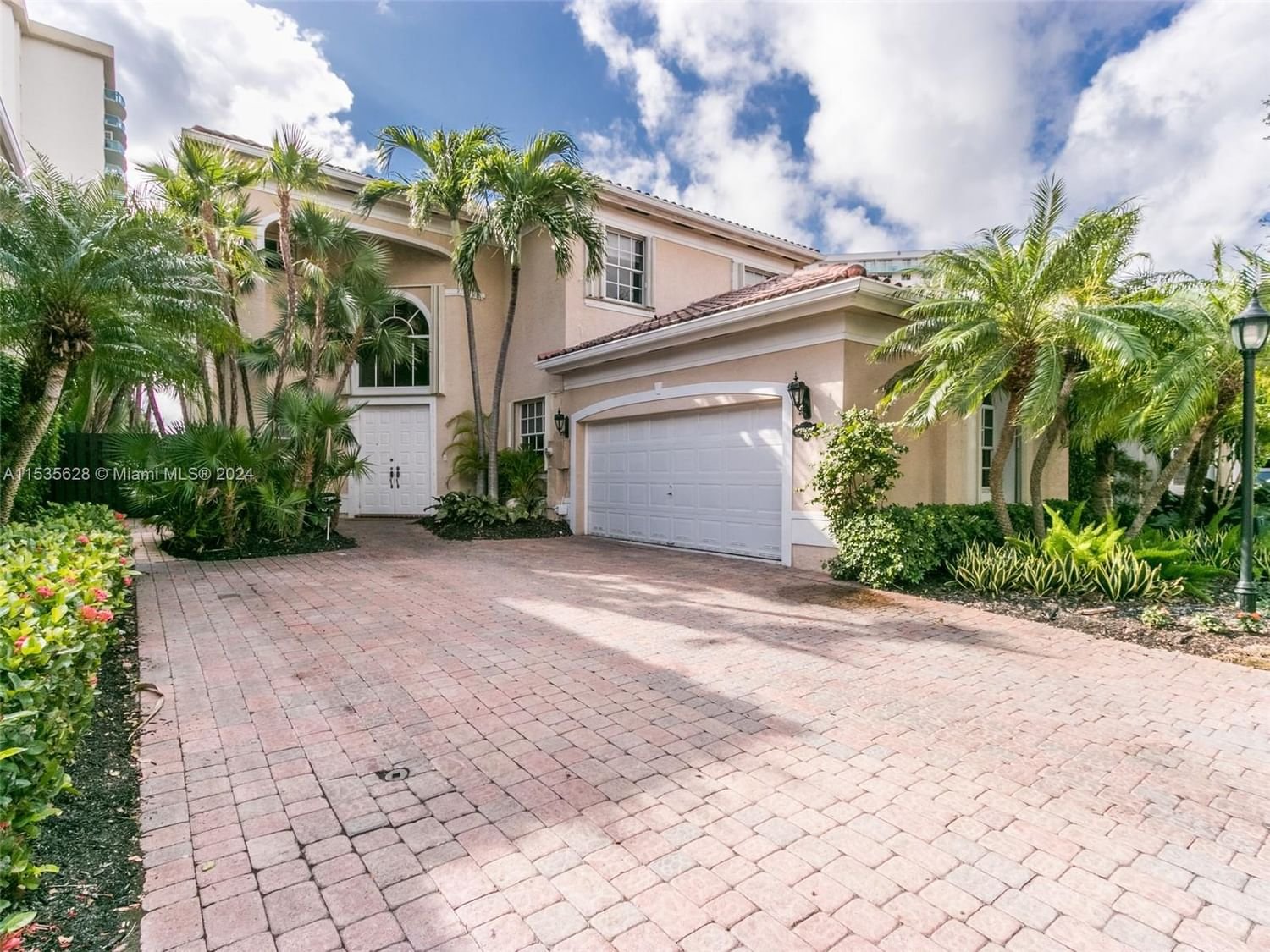 Real estate property located at 3950 194th Ln, Miami-Dade County, GOLDEN GATE ESTATES & MAR, Sunny Isles Beach, FL