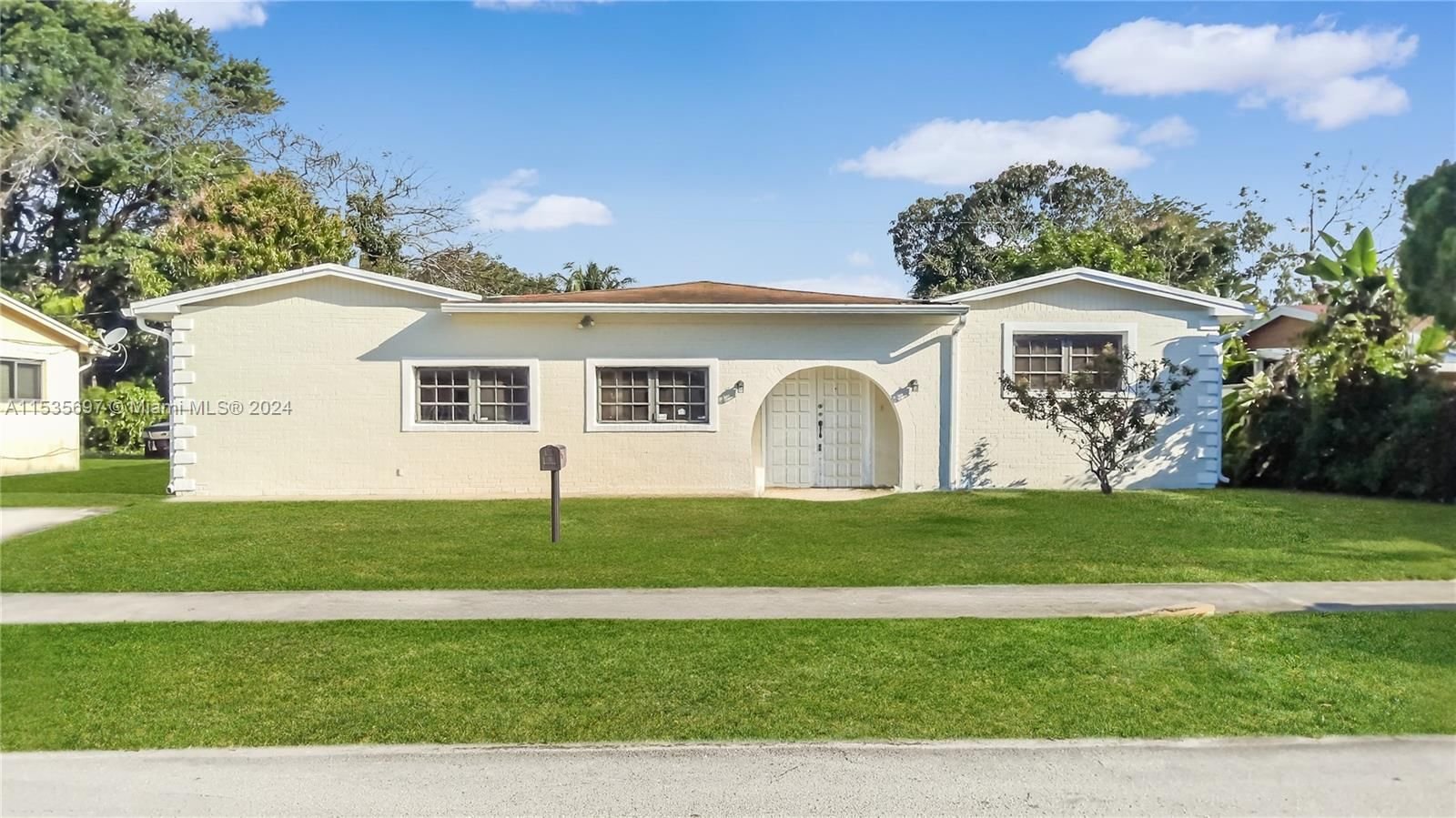 Real estate property located at 1511 179th Ter, Miami-Dade County, SCOTT LAKE MANOR SEC 4, Miami Gardens, FL