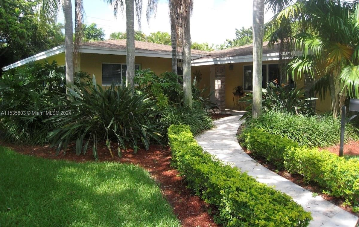 Real estate property located at 13560 77th Ct, Miami-Dade County, VILLAGE GROVE, Pinecrest, FL