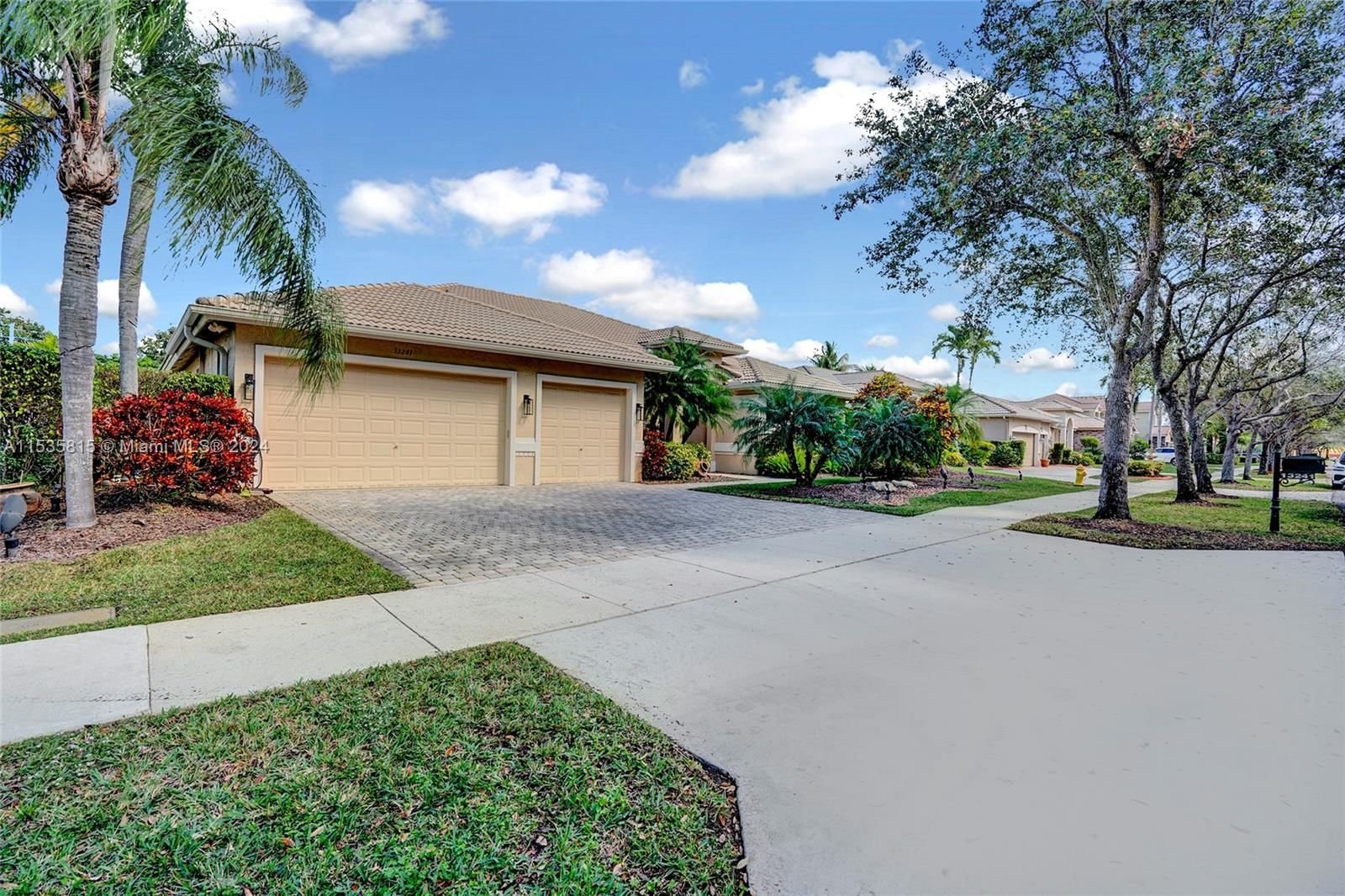 Real estate property located at 13241 Parkside Ter, Broward County, COUNTRY GLEN, Cooper City, FL