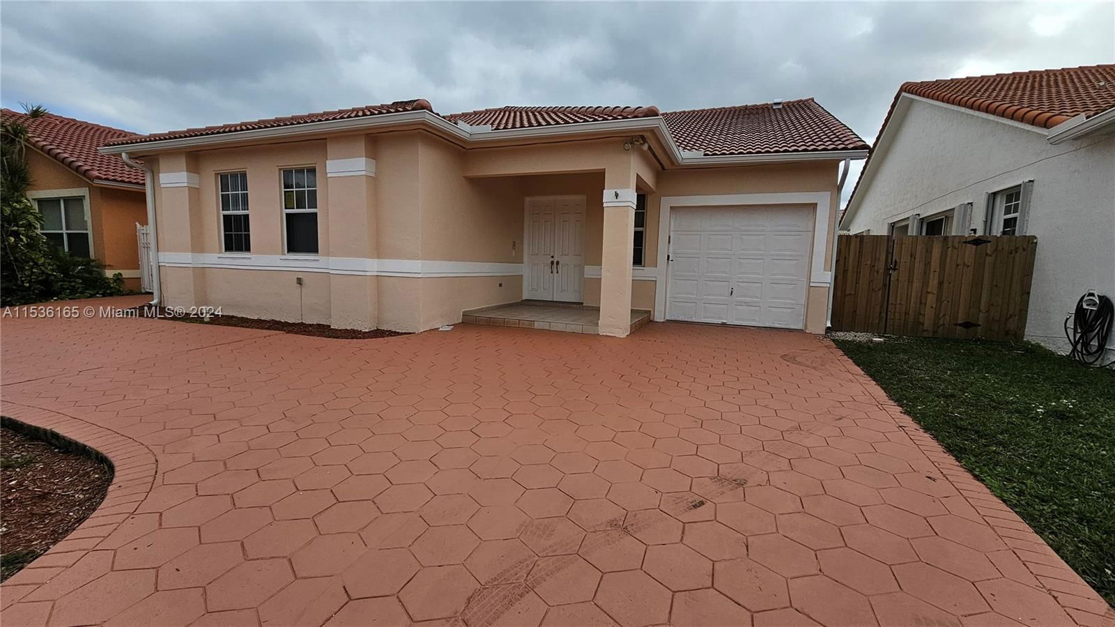 Real estate property located at 9002 146th Ter, Miami-Dade County, FLORIDA TROPICAL ESTATES, Miami Lakes, FL