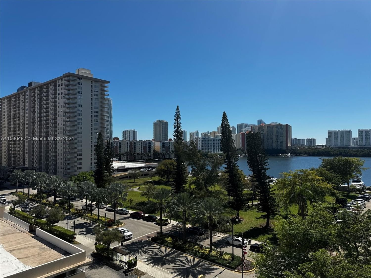 Real estate property located at 301 174th St #811, Miami-Dade County, WINSTON TOWERS 500 CONDO, Sunny Isles Beach, FL