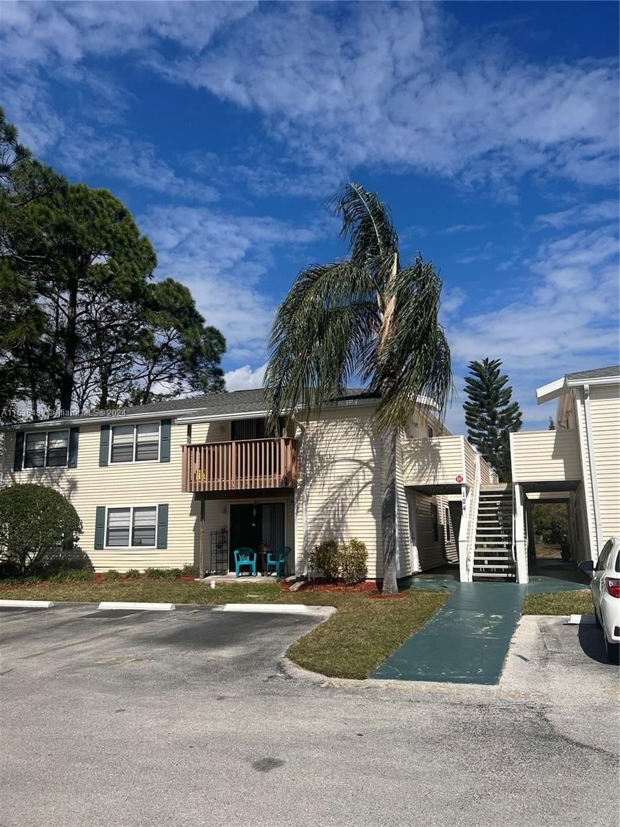 Real estate property located at 124 Loblolly Ct G, Other Florida County, GARDENS OF FOREST LAKES CO, Other City - In The State Of Florida, FL