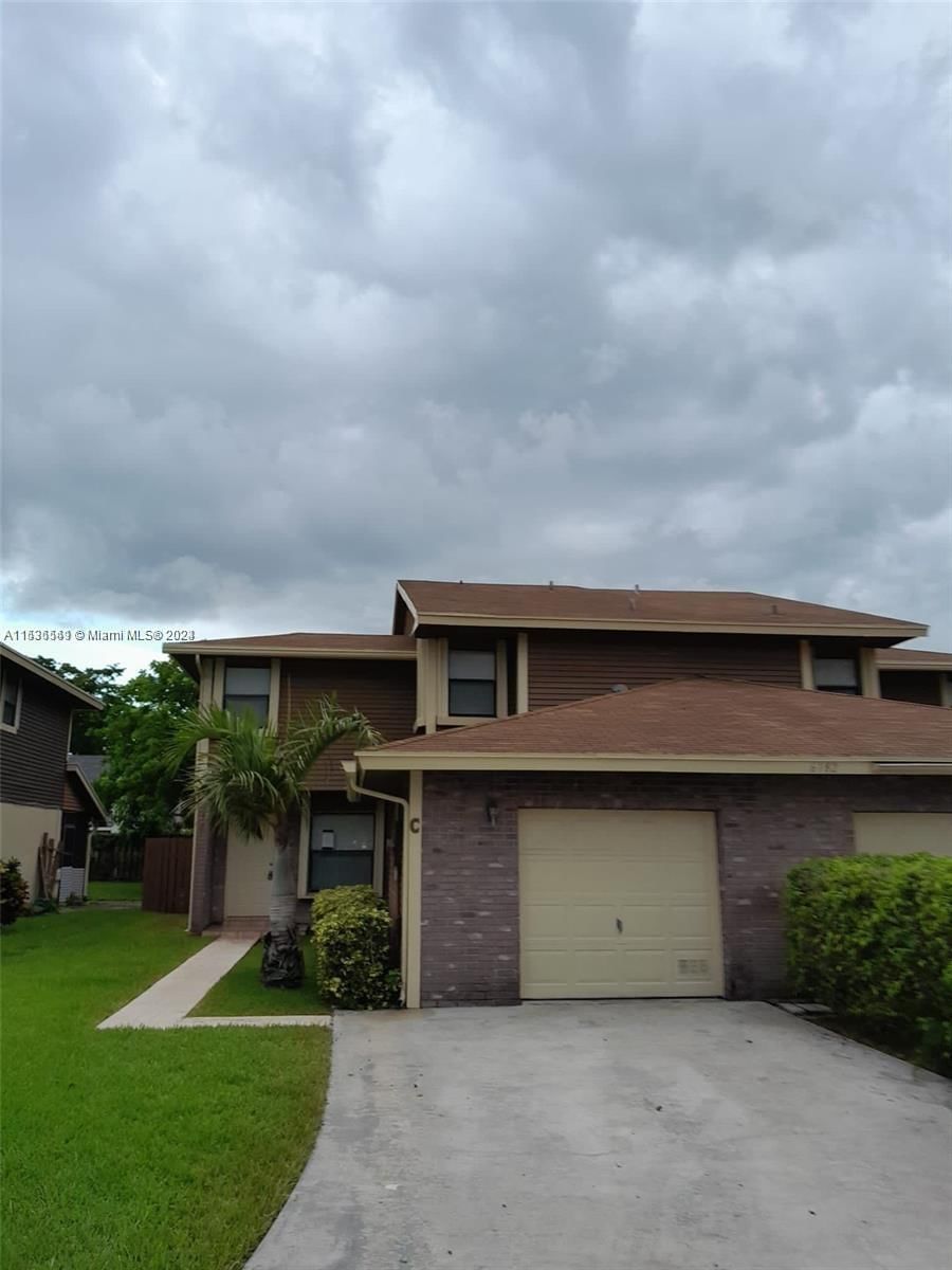 Real estate property located at 6182 Pine Tree Ln C, Broward County, BANYAN LAKES, Tamarac, FL