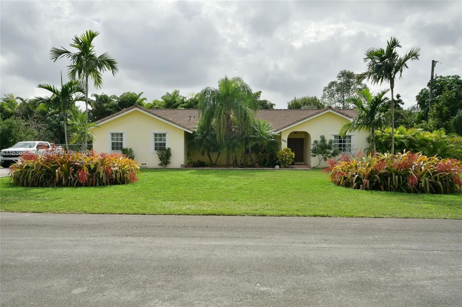 Real estate property located at 18641 297th Ter, Miami-Dade County, Navarra Manor, Homestead, FL