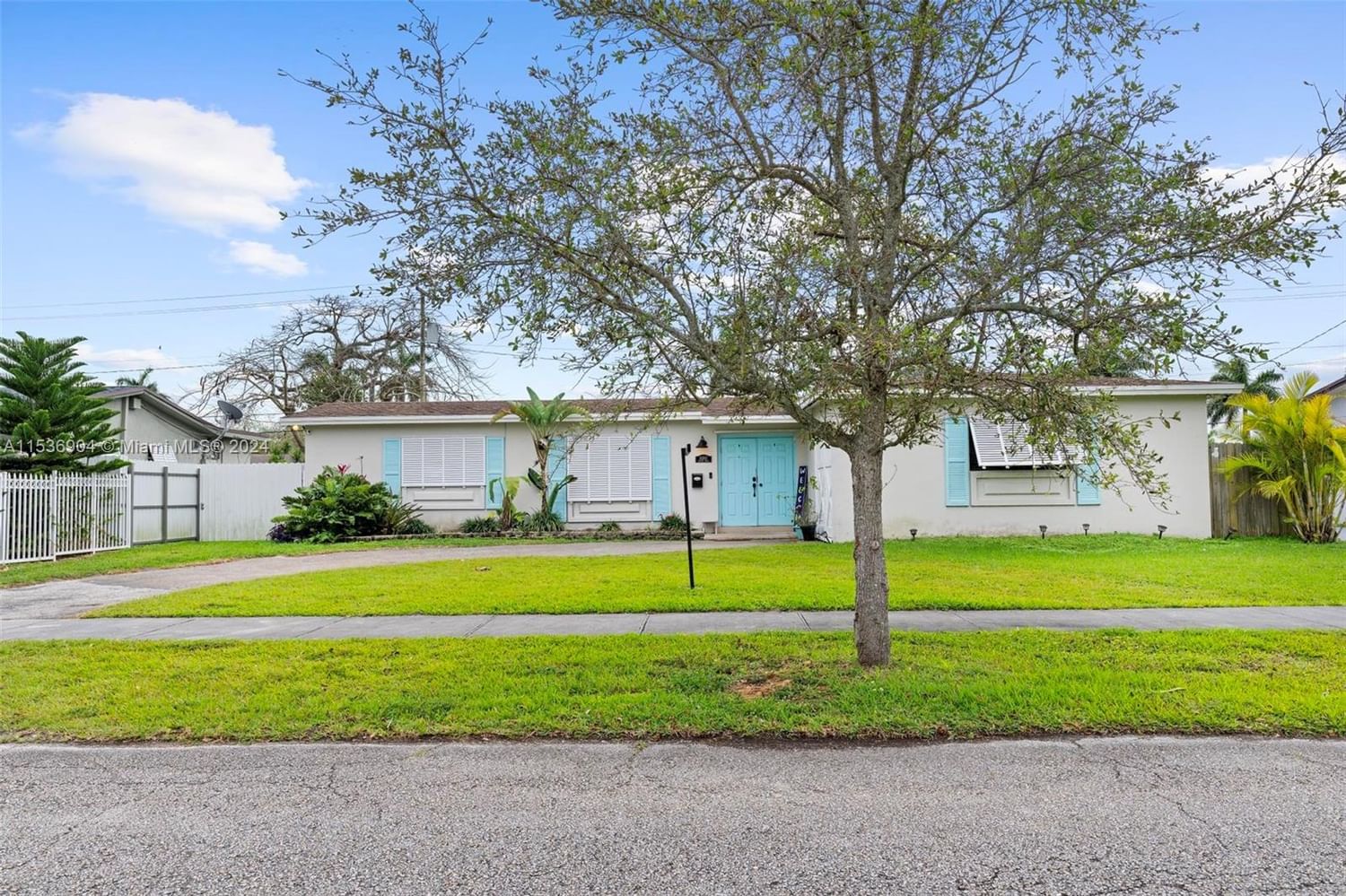 Real estate property located at 10240 Bahama Dr, Miami-Dade County, CUTLER RIDGE SEC 5, Cutler Bay, FL