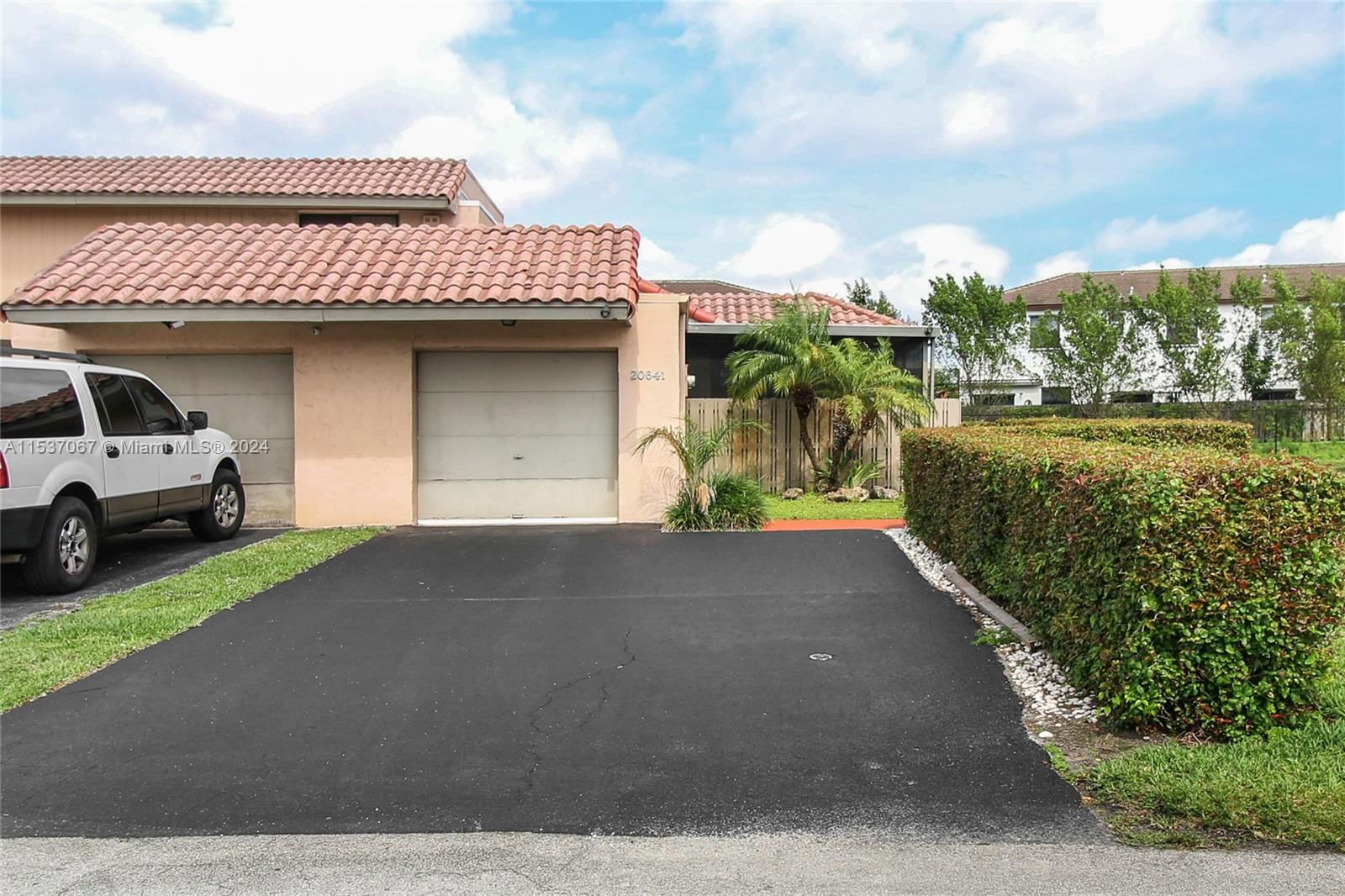 Real estate property located at 20641 7th Ct, Miami-Dade County, TOWNHOUSES OF THE CALIF C, Miami, FL