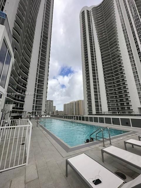 Real estate property located at 15811 Collins Ave #605, Miami-Dade County, TDR TOWER III CONDO, Sunny Isles Beach, FL