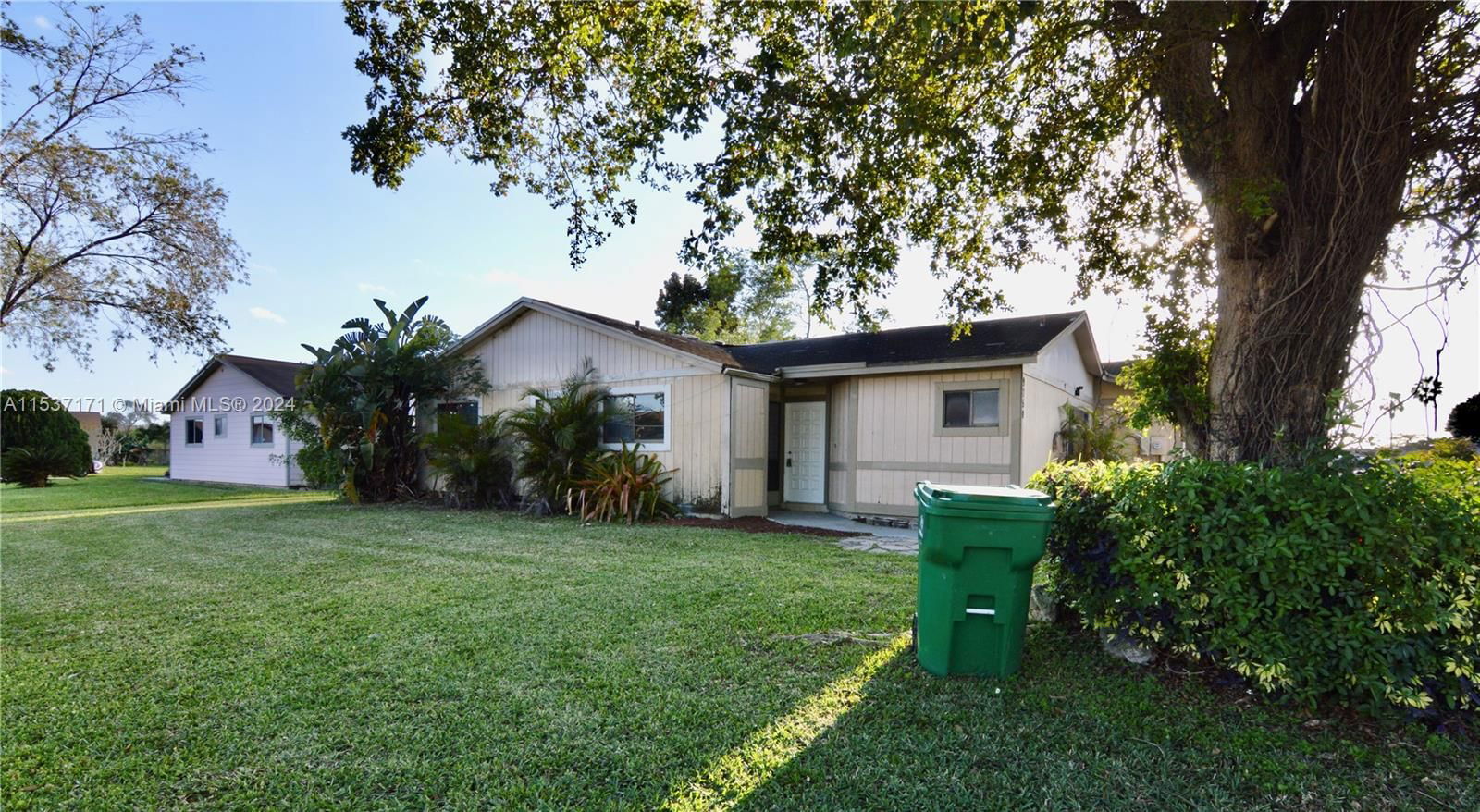 Real estate property located at 9750 Elm Ln, Broward, MEADOWS OF MIRAMAR PHASE, Miramar, FL