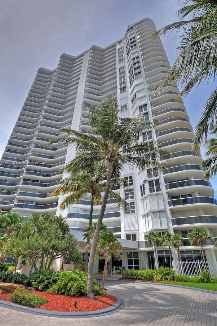 Real estate property located at 16711 Collins Ave #602, Miami-Dade County, SANDS POINTE OCEAN BEACH, Sunny Isles Beach, FL