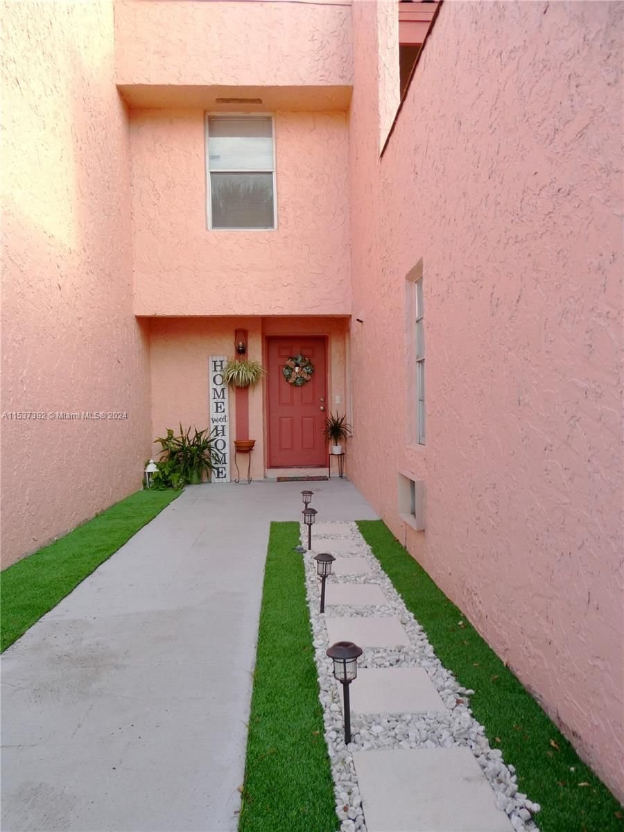 Real estate property located at 5638 16th St, Broward County, WIMBLEDON TOWNHOUSE I-9 C, Lauderhill, FL