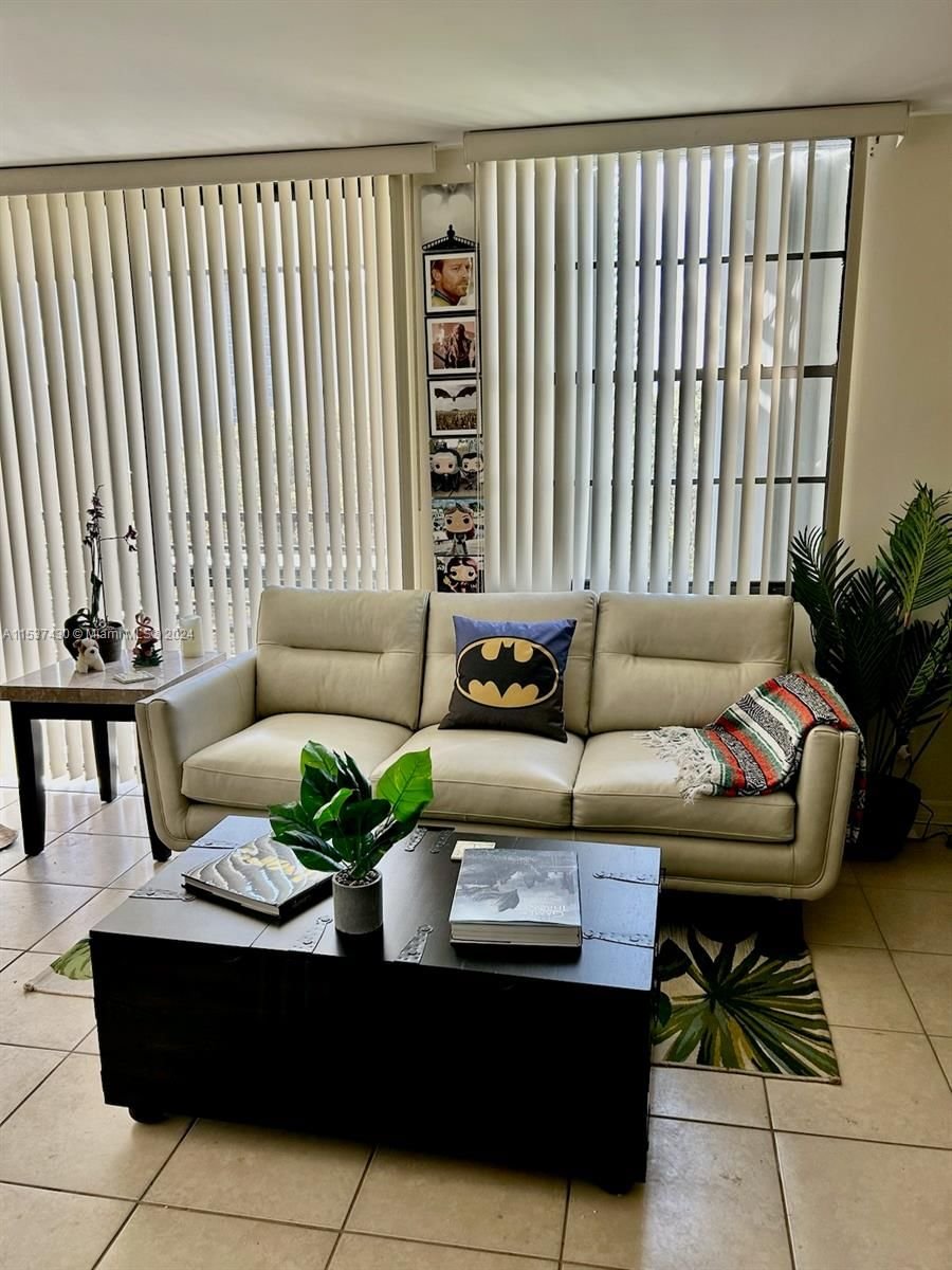 Real estate property located at 20500 Country Club Dr #508, Miami-Dade County, BISCAYA III CONDO, Aventura, FL