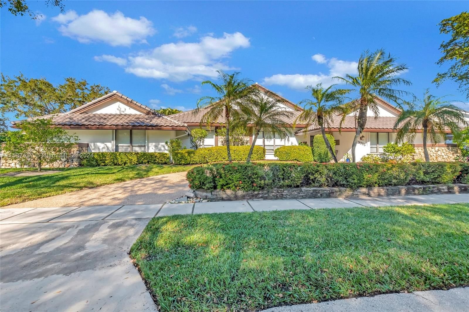 Real estate property located at 3095 Canterbury Dr, Palm Beach County, WOODFIELD HUNT CLUB, Boca Raton, FL