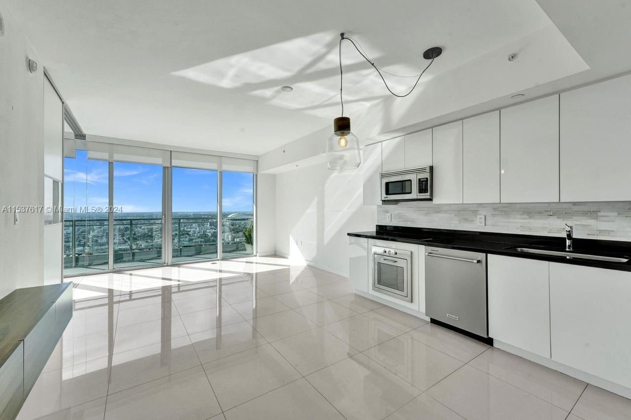 Real estate property located at 92 3rd St #4007, Miami-Dade County, MINT CONDO, Miami, FL