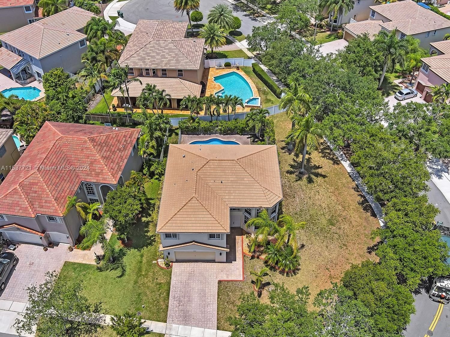 Real estate property located at 2022 176th Ave, Broward County, SILVER LAKES PHASE III, Miramar, FL