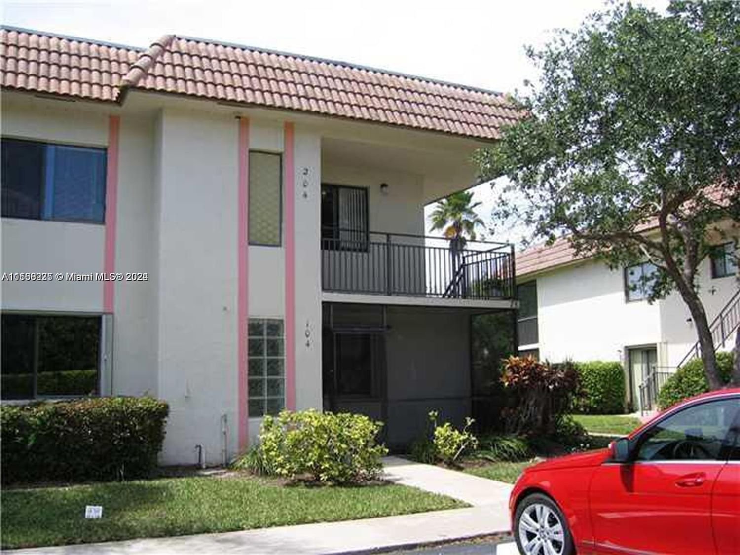 Real estate property located at 413 Lakeview Dr #204, Broward County, RACQUET CLUB APARTMENTS A, Weston, FL