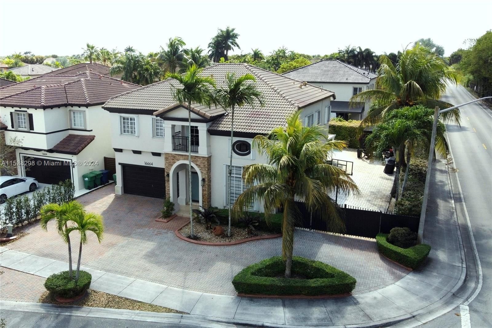 Real estate property located at 16664 50th Ter, Miami-Dade County, LAROC ESTATES, Miami, FL