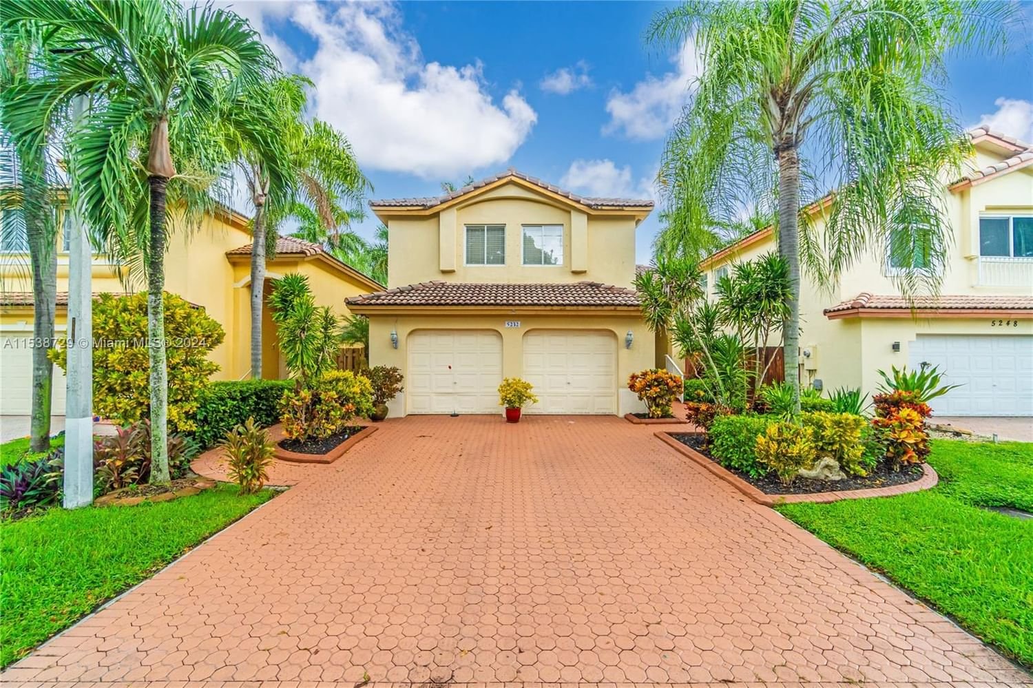 Real estate property located at 5232 113th Pl, Miami-Dade County, DORAL LANDINGS EAST, Doral, FL