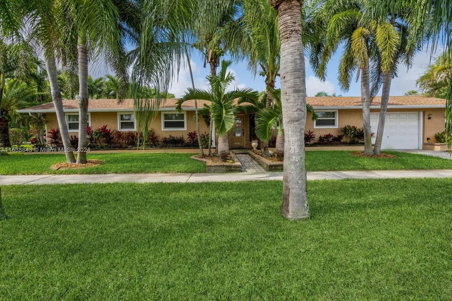 Real estate property located at 1600 35th Ave, Broward County, HOLLYWOOD HILLS, Hollywood, FL