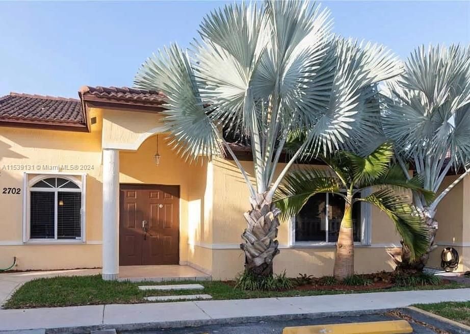 Real estate property located at 8535 189th Ln, Miami-Dade County, IBIS VILLA AT MIAMI GARDE, Hialeah, FL