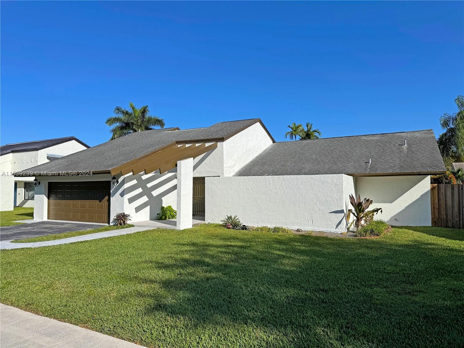 Real estate property located at 12261 96th St, Miami-Dade County, HABITAT ESTATES SEC 1, Miami, FL