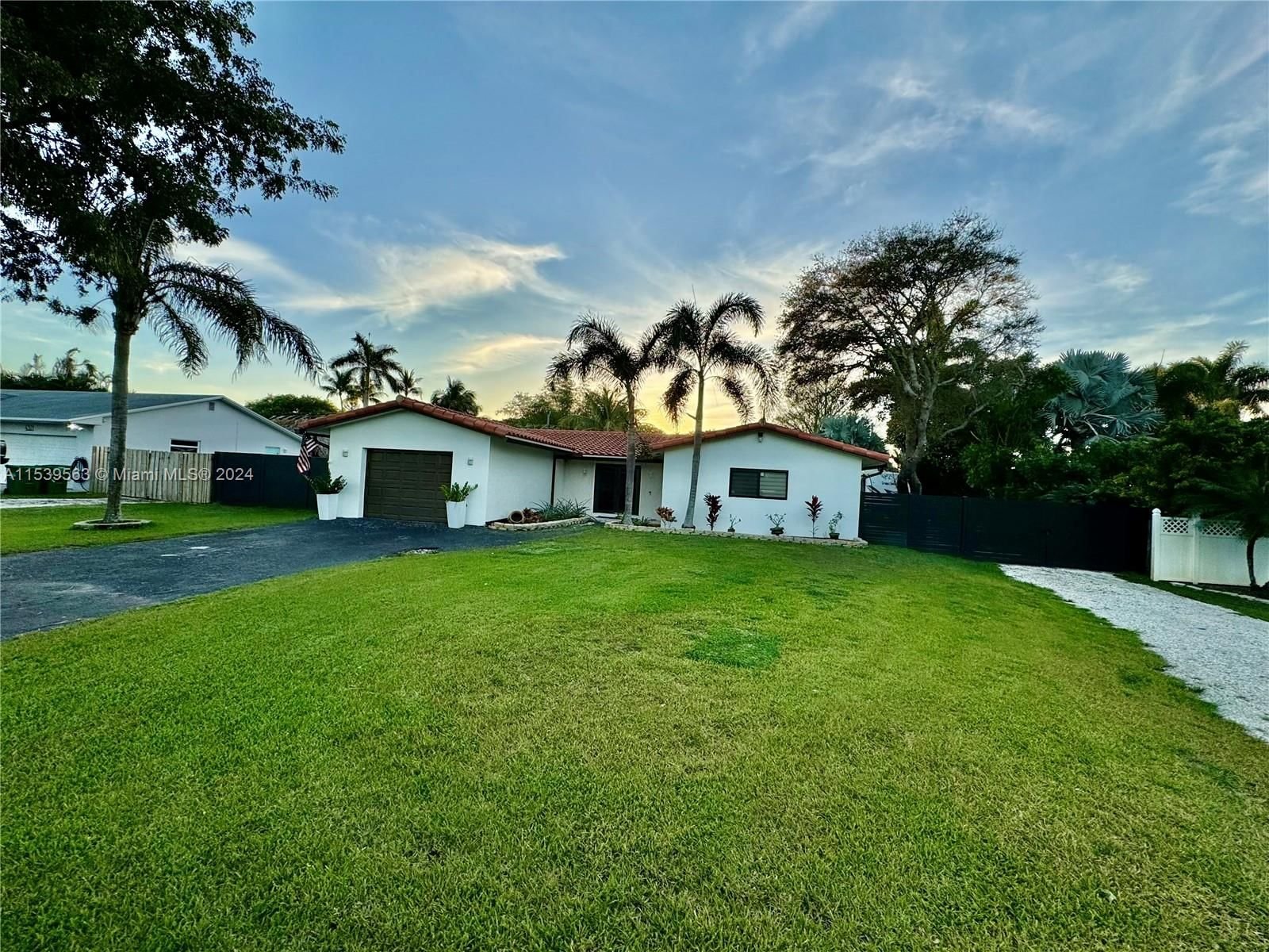 Real estate property located at 4311 73rd Ter, Broward County, EVERGLADE LAND SALES CO, Davie, FL