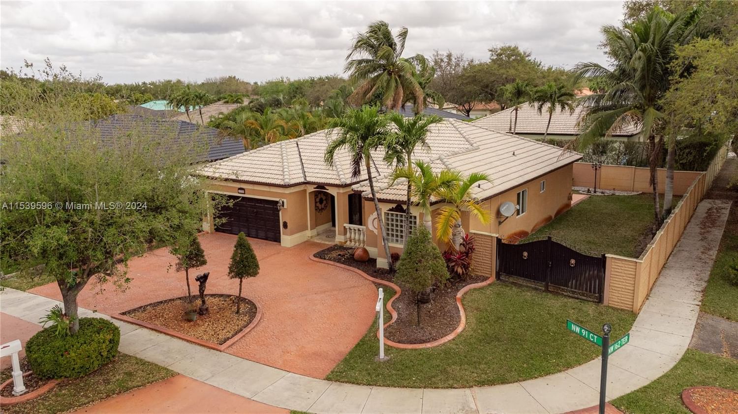 Real estate property located at 16239 91st Ct, Miami-Dade County, ROYAL GARDEN ESTATES, Miami Lakes, FL