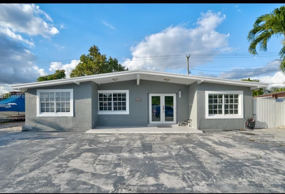 Real estate property located at 11331 40th Ter, Miami-Dade County, WESTWOOD LAKE, Miami, FL