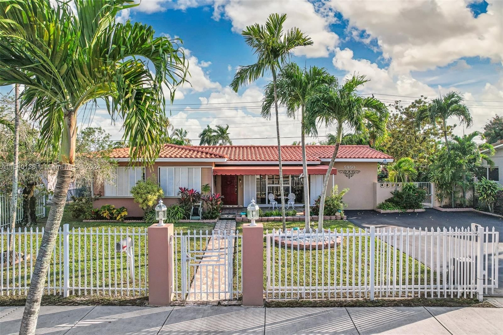 Real estate property located at 5950 114th St, Miami-Dade County, PALM SPRINGS SUB SEC B 4T, Hialeah, FL