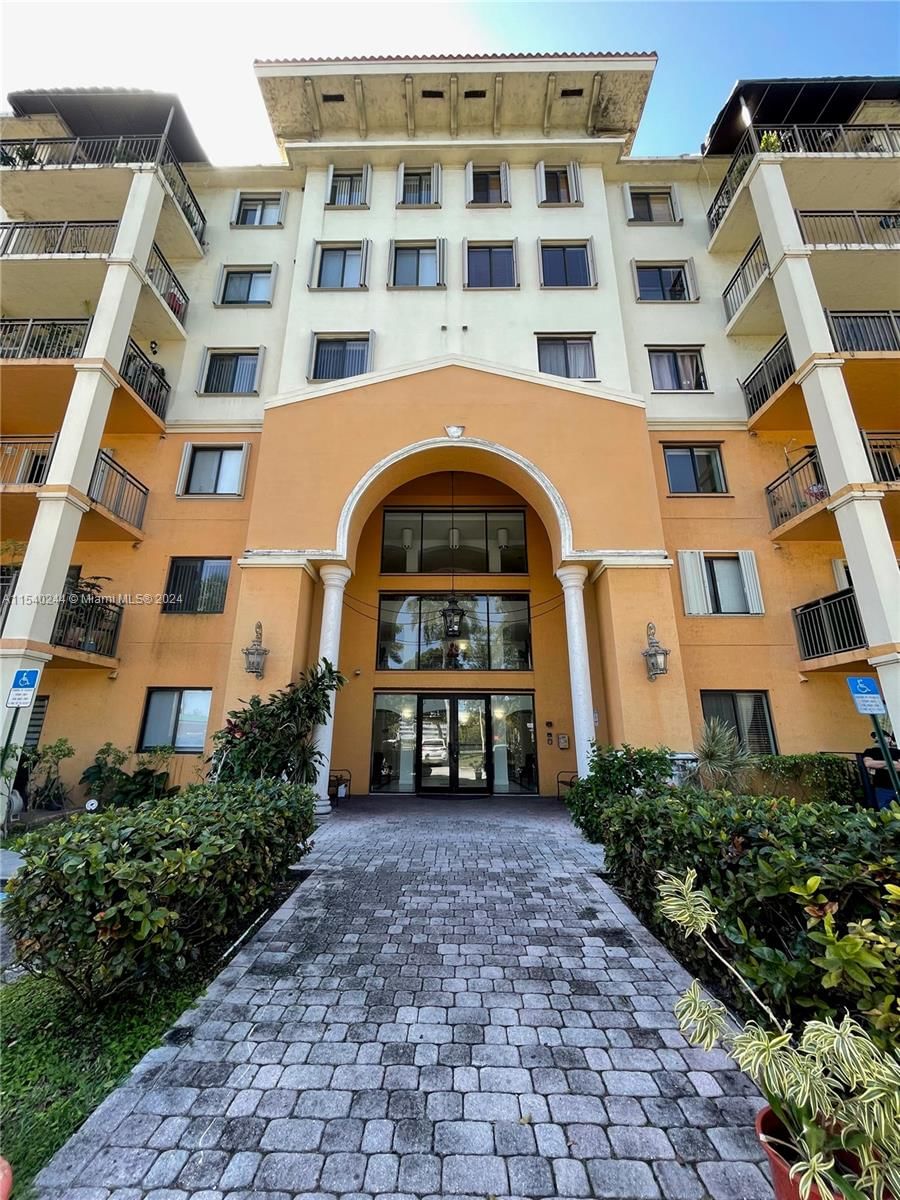 Real estate property located at 9300 Fontainebleau Blvd E504, Miami-Dade County, KEYSTONE COURTS CONDO, Miami, FL