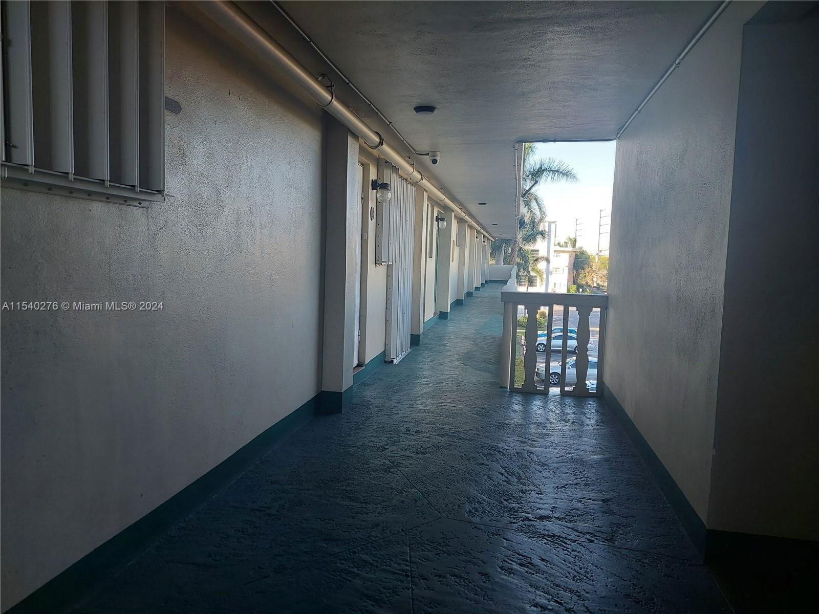 Real estate property located at 1333 Hallandale Beach Blvd #305, Broward, April Breeze Condo, Hallandale Beach, FL