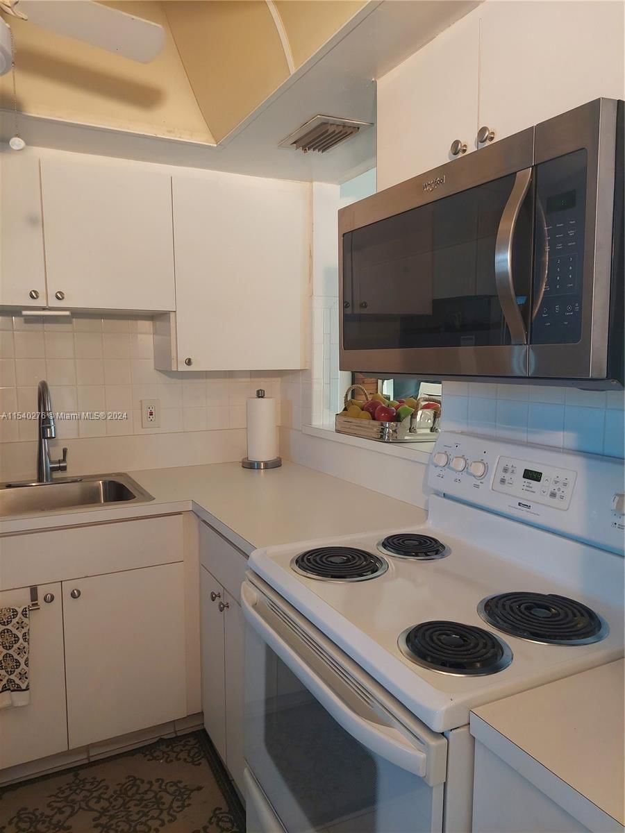 Real estate property located at 1333 Hallandale Beach Blvd #305, Broward, April Breeze Condo, Hallandale Beach, FL