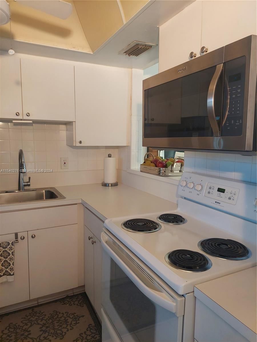 Real estate property located at 1333 Hallandale Beach Blvd #305, Broward, April Breeze Condo, Hallandale Beach, FL