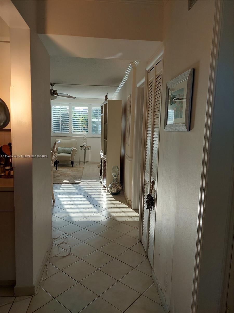 Real estate property located at 1333 Hallandale Beach Blvd #305, Broward, April Breeze Condo, Hallandale Beach, FL