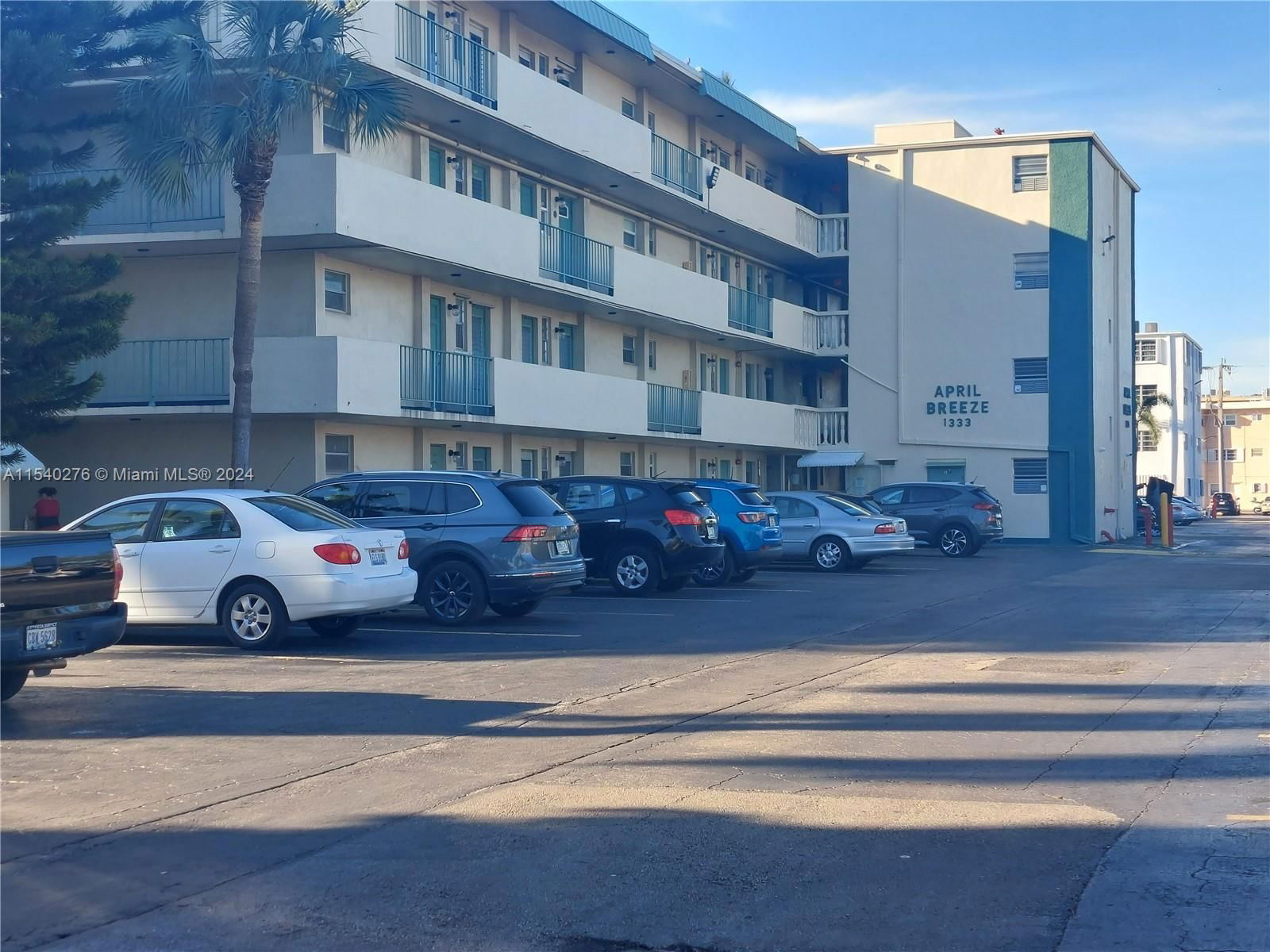 Real estate property located at 1333 Hallandale Beach Blvd #305, Broward, April Breeze Condo, Hallandale Beach, FL