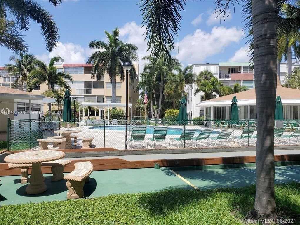 Real estate property located at 1333 Hallandale Beach Blvd #305, Broward, April Breeze Condo, Hallandale Beach, FL