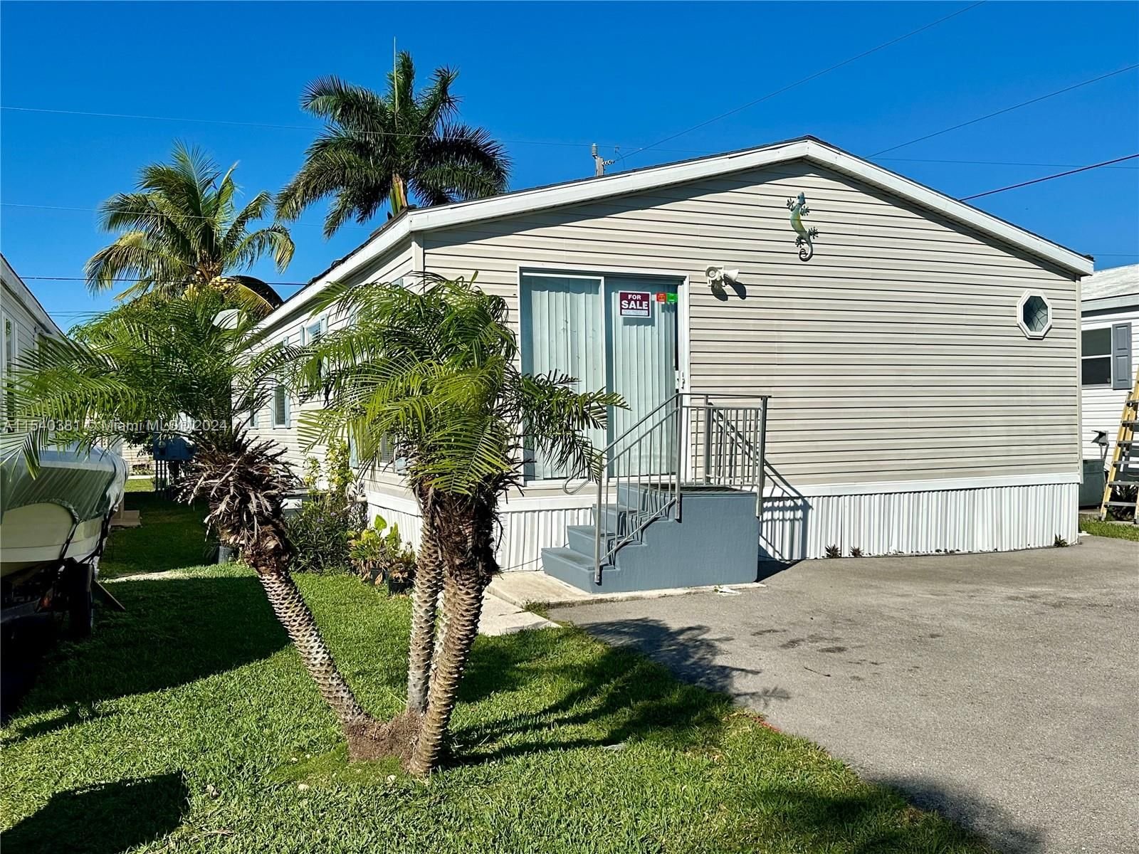 Real estate property located at 28501 152 Ave, lot 148, Miami-Dade County, Homestead Leisure Assoc LT, Homestead, FL