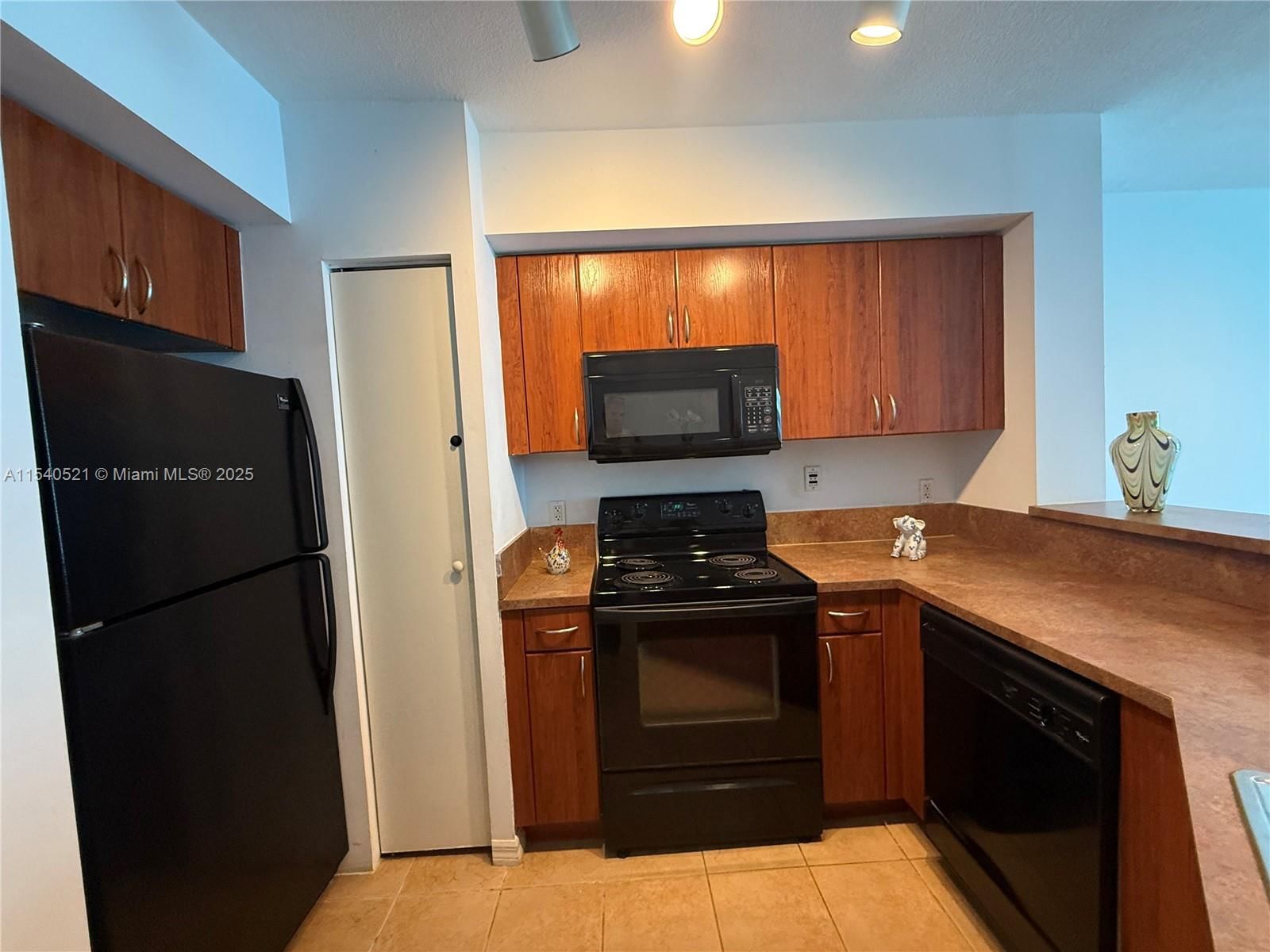 Real estate property located at 9201 Collins Ave #1023, Miami-dade, The Waverly At Surfside B, Surfside, FL