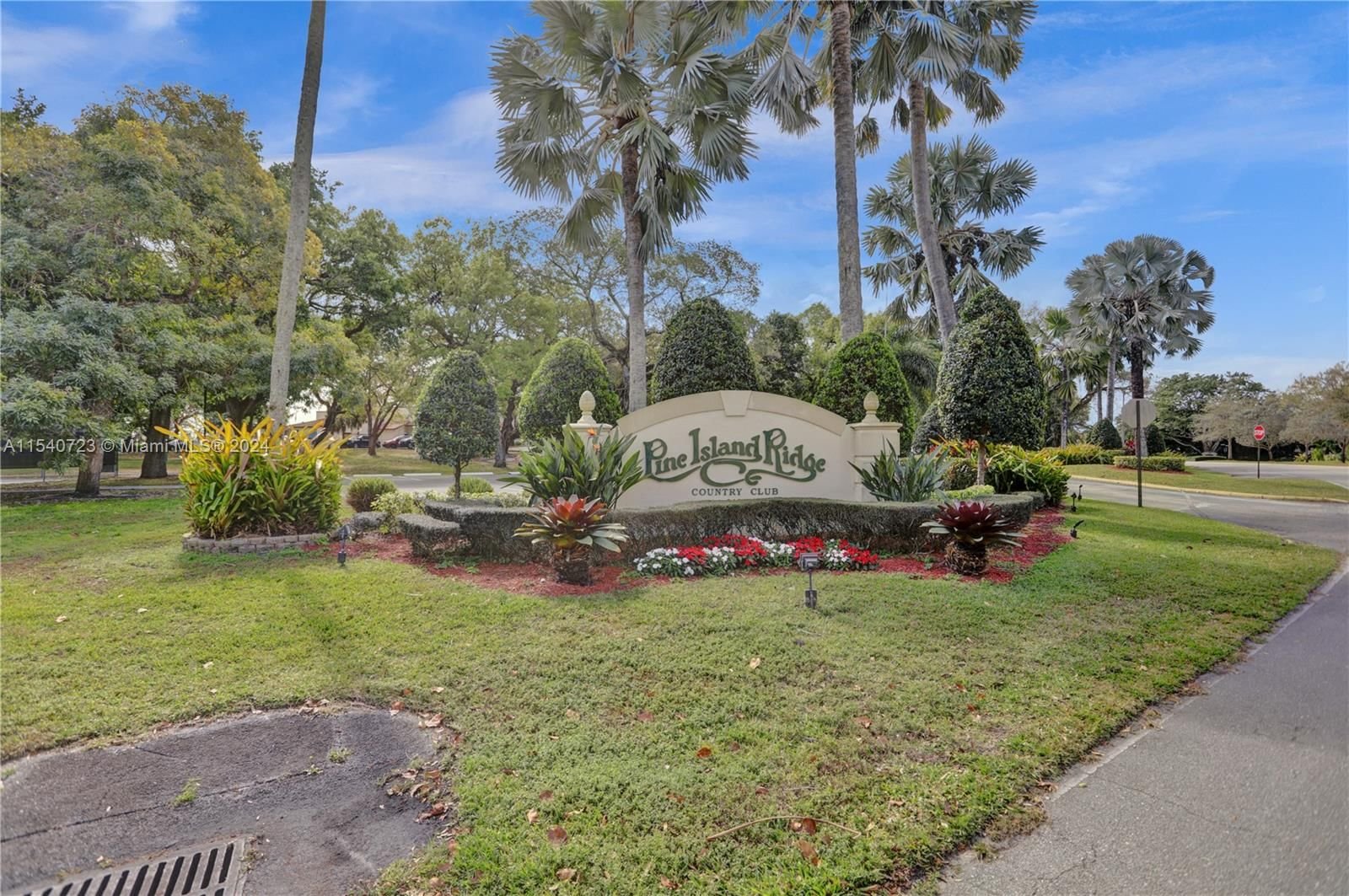 Real estate property located at 1524 Whitehall Dr #102, Broward County, Whitehall II, Davie, FL