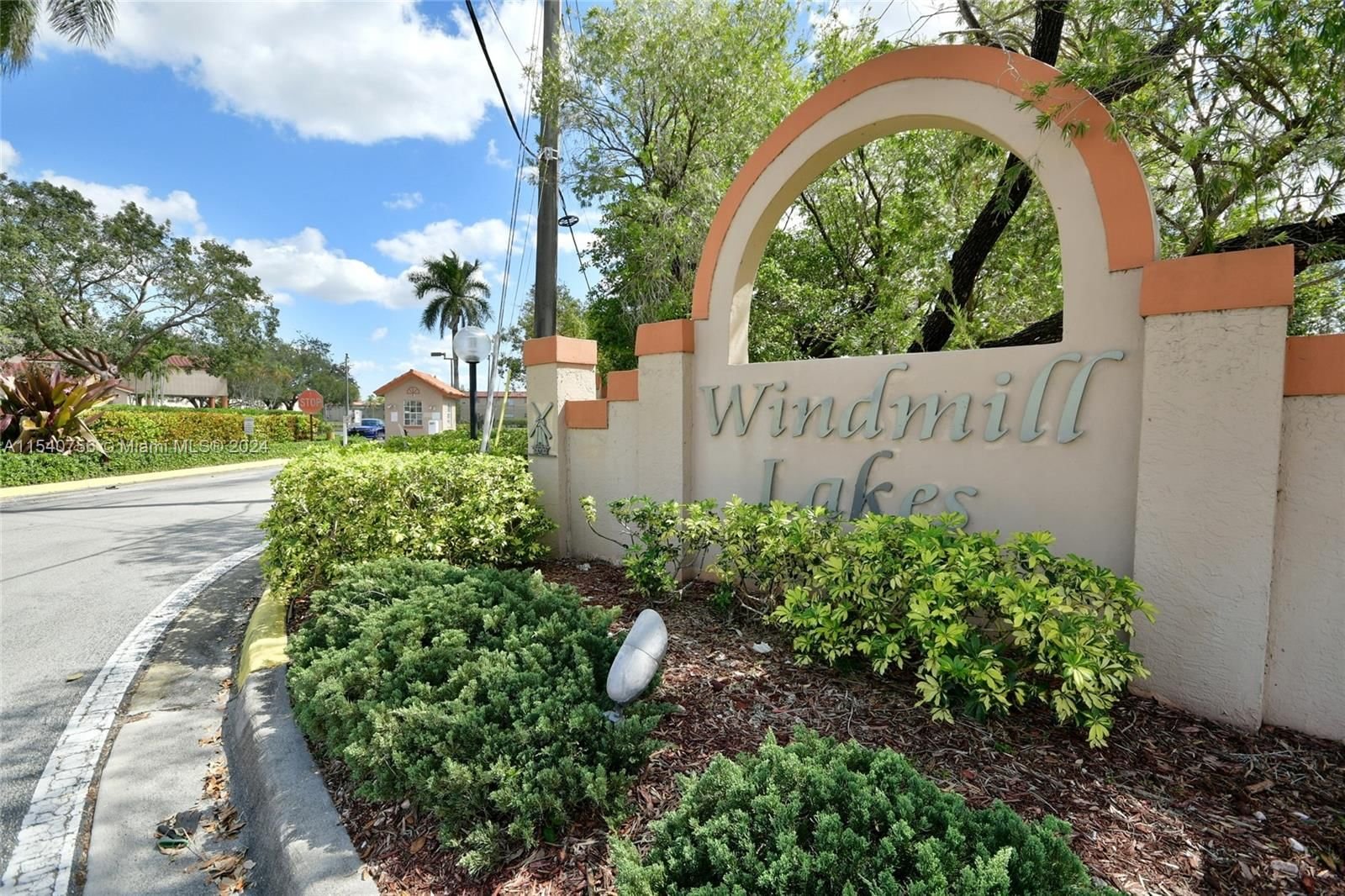 Real estate property located at 8621 5th St #206, Broward County, WINDMILL LAKES IV CONDO, Pembroke Pines, FL