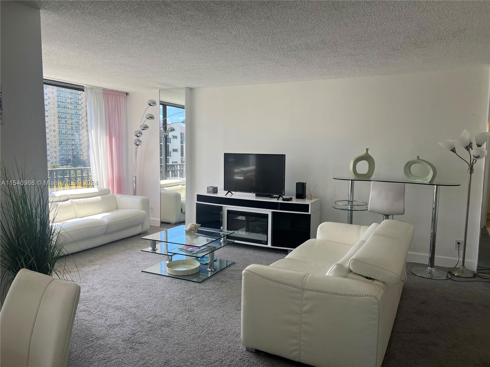 Real estate property located at 17021 Bay Rd #922, Miami-Dade County, PLAZA OF AMERICAS CONDO P, Sunny Isles Beach, FL