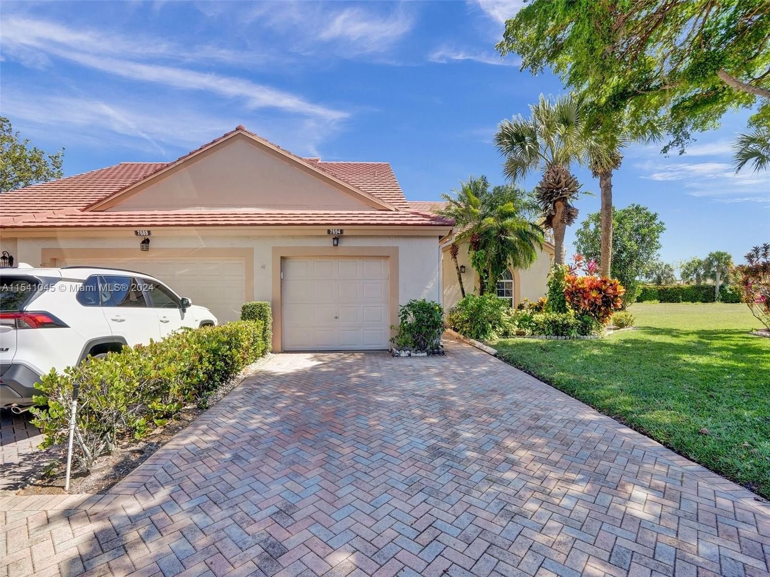 Real estate property located at 7694 Coral Lake Dr, Palm Beach County, EMERALD POINTE 2, Delray Beach, FL